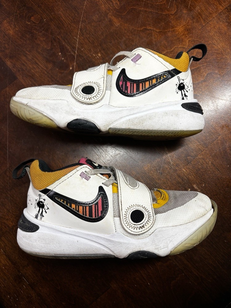 Level SS -Nike Team Hustle D11 Low Doodles FJ7689-101 13.5C