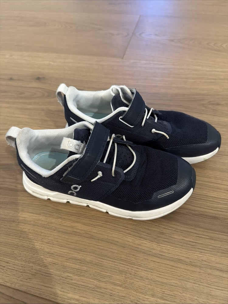 Kids ON CLOUD Cloud Play Midnight/White Running Shoes Size 2.5