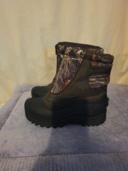 Itasca Camo 3M Thinsulate Snow/Rain/Chore/Hiking Boots Size 4 youth/6womens.
