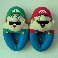 Nintendo Super Mario Bros Mario & Luigi Kids Slip-On Slippers US 11-12
