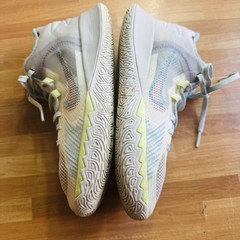 Nike kyrie flytrap athletic sneakers size 4