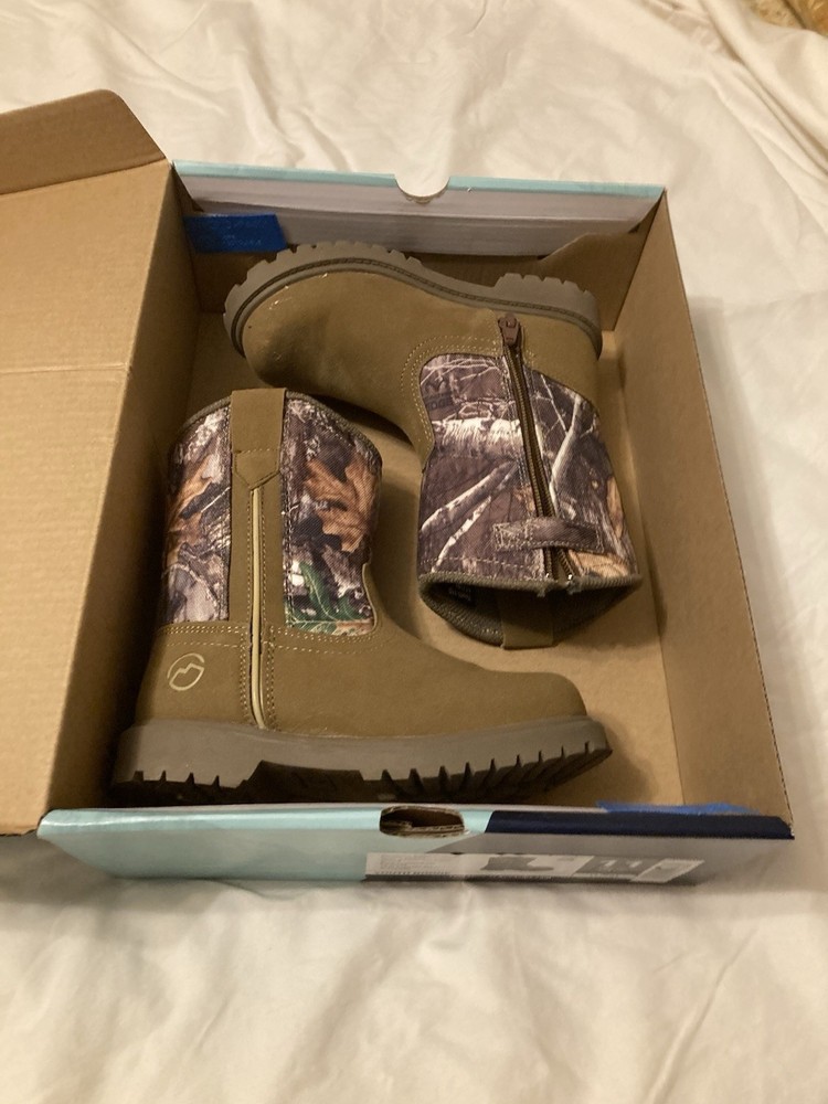 Magellan Outdoors Boone Realtree Edge Camouflage Boots Kids Size 11 Zip Comfort