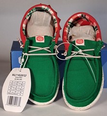 Hey Dude Wally Y Holiday Elf Green Red Christmas Shoes Kid Size J2 42146-3XX NEW
