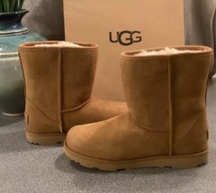UGG BOOTS Classic Weather Big Kids 5 Or Women’s 7, 7.5 Short Chestnut Best Selle