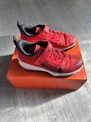 Nike Omni Multi-Court (PS) – Kids Athletic Sneakers, 2.5 Youth