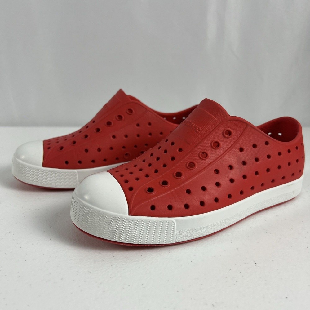Native UNISEX Jefferson Kids/Youth (Ruby Red/ Shell White) size J1