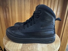 Big Kid’s Nike Woodside 2 High Black (524872 004) Men’s Size 4.5Y Women’s 6