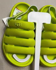 UGG Kids’ Sport Yeah Slide – US 8 / EU 25