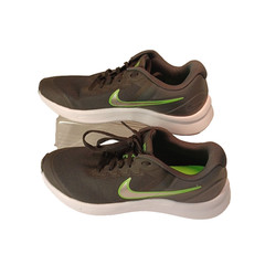 Nike Starrunner DA2776-006 unisex black swoosh gray/green Size 6Y