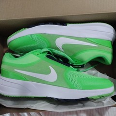 Nike Star Runner 5 (GS) Size 7Y Green Strike White
