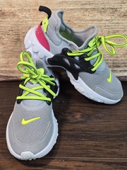 Nike Presto React Shoes Sz 4Y Wolf Gray Rush Pink Style (BQ4002 004) Pre-owned