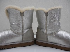 Girls 4 M UGG Bailey Button Metallic Silver Boots Sheepskin Shearling Fur Winter