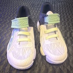Nike Kyrie Flytrap Basketball Sneakers Kids 2.5Y White/Black/Green DQ1942-101
