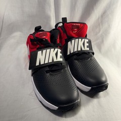 Size 5 (GS) – Nike Team Hustle Mid Black Racer Red