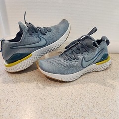 NIKE EPIC REACT FLYKNIT 2 SNEAKERS KID’S YOUTH Sz 6Y