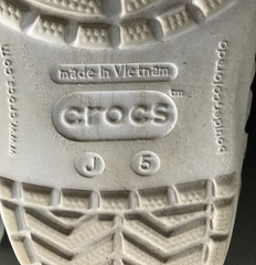 Crocs Kids Geometric Classic Clog Whitee with Hello Kitty Charms Size 5