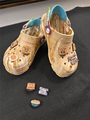 CROCS Cinnamon Toast Crunch All Terrain Clogs Sandals Kids Sz J4 + Extra Jibbitz