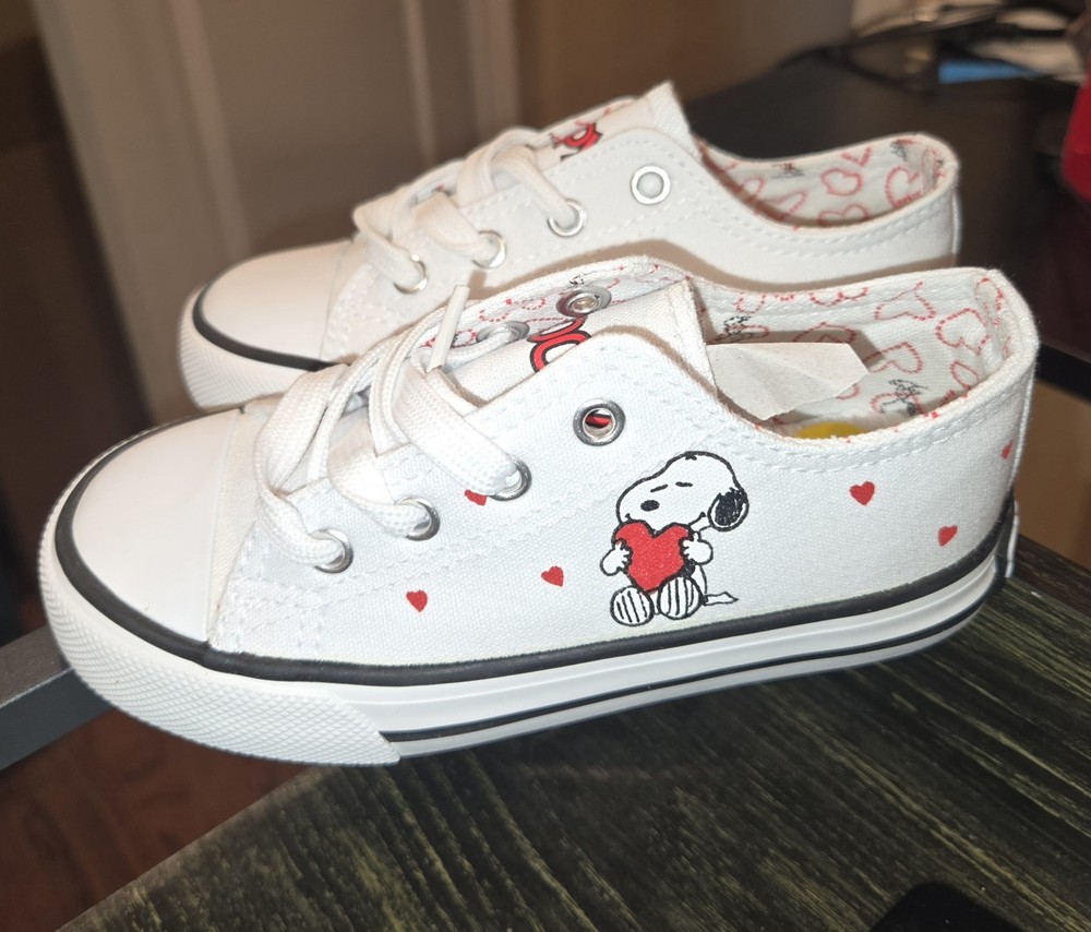 Peanuts® Snoopy White Canvas/Hearts Lace-Up Sneakers Toddler Size 9