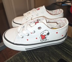 Peanuts® Snoopy White Canvas/Hearts Lace-Up Sneakers Toddler Size 9