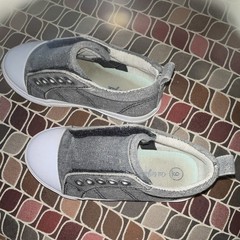 Kids Size 9 Cat & Jack Unisex Gray/White Hook & Loop Low Top Sneakers