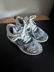 Alphabounce Star Wars edition sneakers size 1 kids soles are worn down