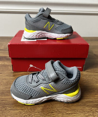 New Balance Kid’s 680 V6 Hook and Loop Running Shoe, Size 3 Wide Infant