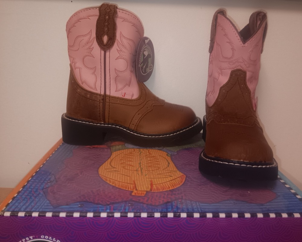 Justin Boots 9901C Bay Apache With Perforated Saddle Foot and Round Toe