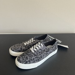 Old Navy Kids 4 Easy Pull On Sneakers Gray Leopard Jersey Knit Elastic Lace
