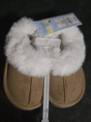 Cat & Jack Unisex Kids Size 5 Brown/White Faux Suede Faux Fur Slip-On Slipper