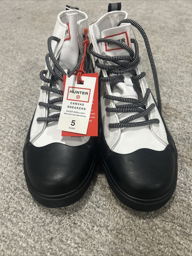 NWT Hunter/Target Kids 5 White and black Canvas Sneakers