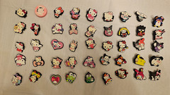 LOT OF 45 Jibbitz Hello Kitty Pop Corn Halloween Heart Love Goth Suit Flower