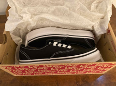 NIB Vans Authentic Black & True White Kids Youth Shoes – Size 1.0
