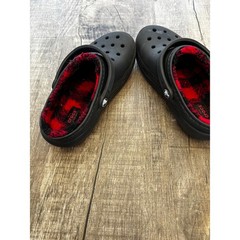 Crocs Kids Classic Fuzz-Lined Clog Black Red Buffalo Plaid Fleece Lining Size 1