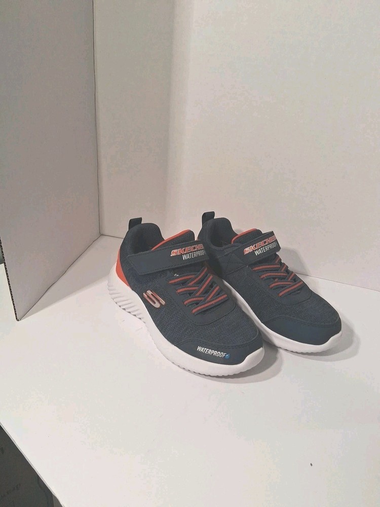 Kids Waterproof Sketchers Navy Blue And Red Sneakers Size 13