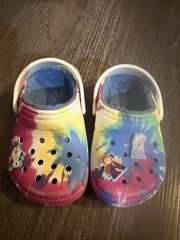 Crocs Tie Dye Clogs Blue Fleece Lined Crocs Toddler Size 7C Frozen Jibbits EUC
