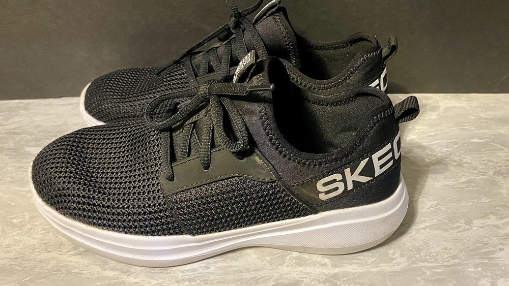 Skechers GOrun Fast Valor Running Shoe Black Boy/Girl Athletic Sneaker Size 4.5