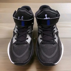 Nike Kyrie Infinity Black Metallic Silver Athletic Shoes Yth sz 2 1/2 Basketball