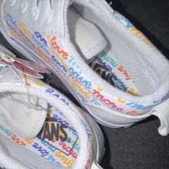 VANS Off The Wall Unisex Kids White Multicolor Script Sneaker size 6