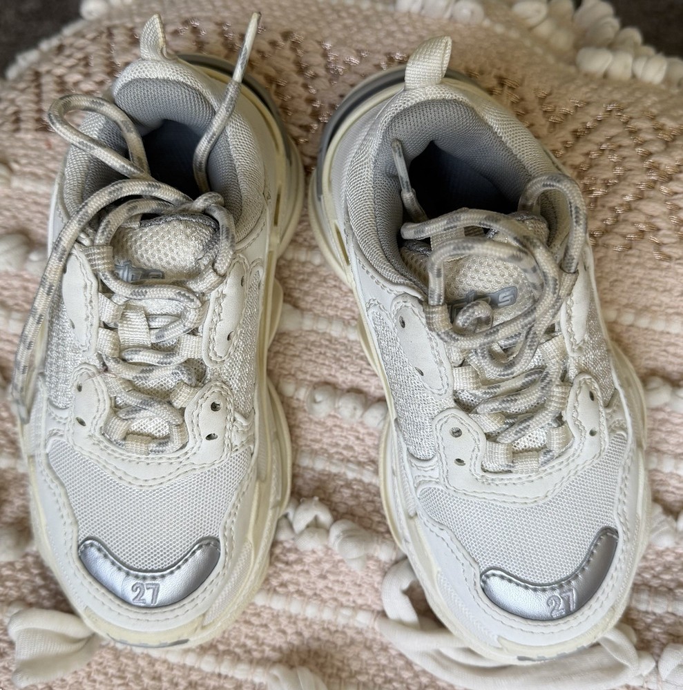Balenciaga White/Gray Solid Low Top Lace-Up Athletic Sneakers Unisex Adults