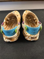 CROCS Cinnamon Toast Crunch All Terrain Clogs Sandals Kids Sz J4 + Extra Jibbitz