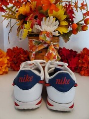 Nike ~ Cortez ~Basic Leather SE Low Shoes Size 7Y / 8 1/2W~White /Red /Blue