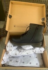 Dr. Martens Kid’s Collection 1460 Easy On (Little Kid/Big Kid)