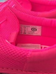 HEY DUDE ~ Youth Size 2 ~ Flat ~ ELECTRIC PINK ~ Lightweight ~ Casual Shoes