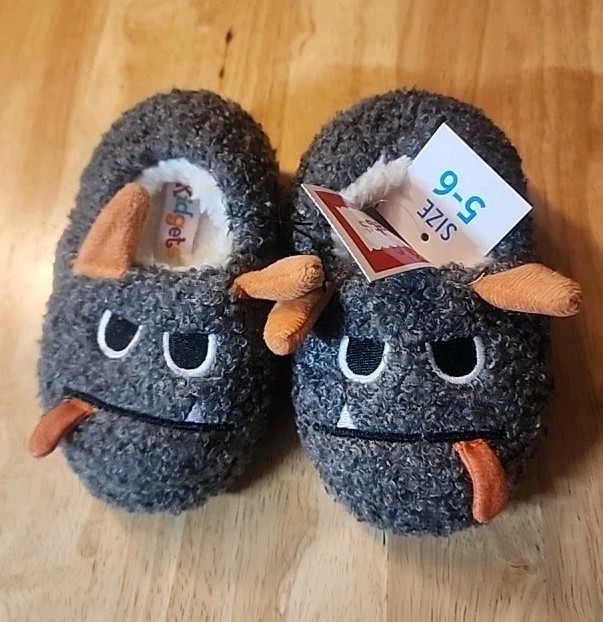 NWT Kidgets Gray/Orange Plush Monster Slippers Size 5/6