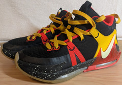 Nike LeBron Witness 7 Low Black Bright Crimson Speckled – DQ8650-001 – size 6Y
