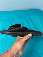 Under Armour Ignite VI Slide Sandals Youth size 6 Black w/ White Slip-on