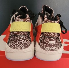 NEW AUTHENTIC NIKE HUARACHE RUN SE (GS) „DOODLE“ US 4 Y