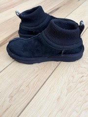 UGG Kids Black Knit Cuff Ankle Boots UGGplush Size 1 Youth EU 32.5