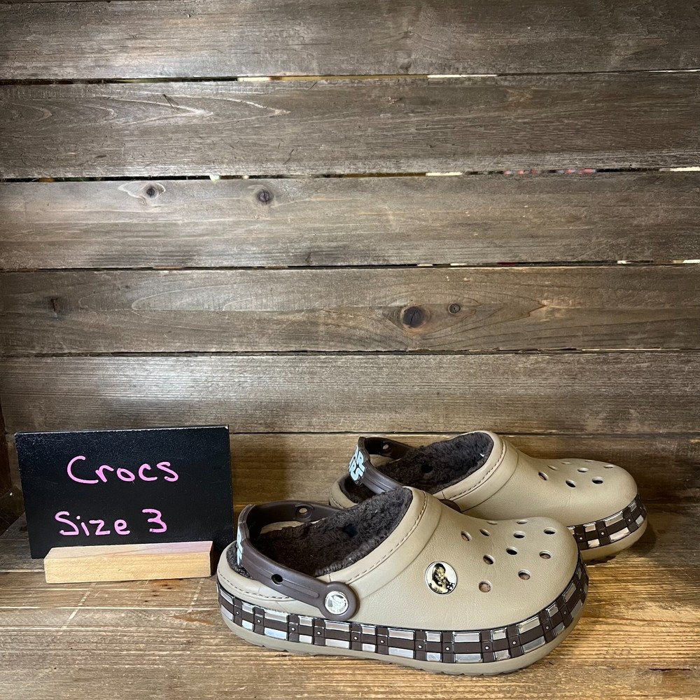 Childrens Crocs Tan Star Wars Chewbacca Lined Clogs Mules Sandals Shoes Size 3 Y