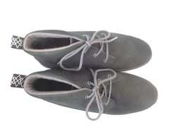 UGG Australia Canoe Big Kid’s US 6M Charcoal Leather Chukka Boot TREADLITE SOLE